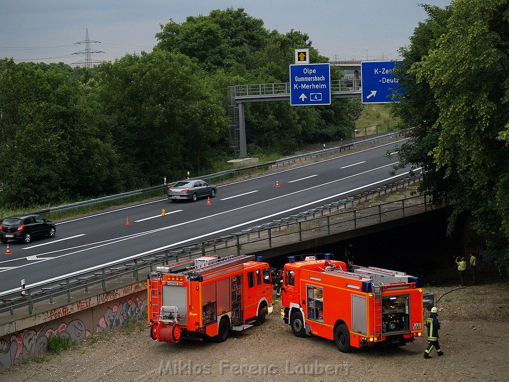 Wieder Brand Wohnwagen neben A 4 Rich Centrum P01.JPG